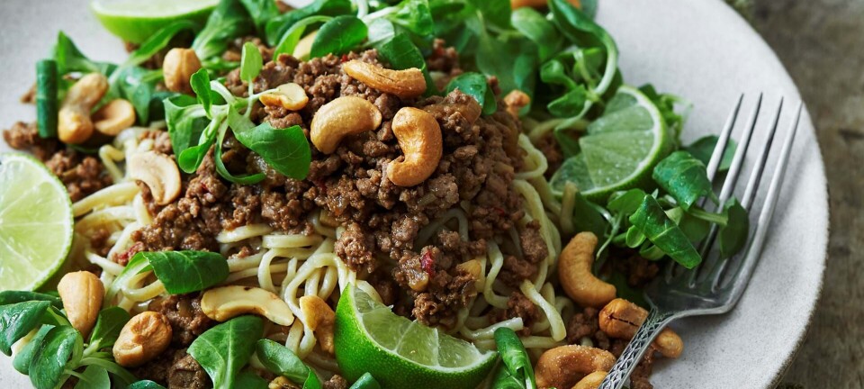 Super nem thai-salat med hakket oksekød