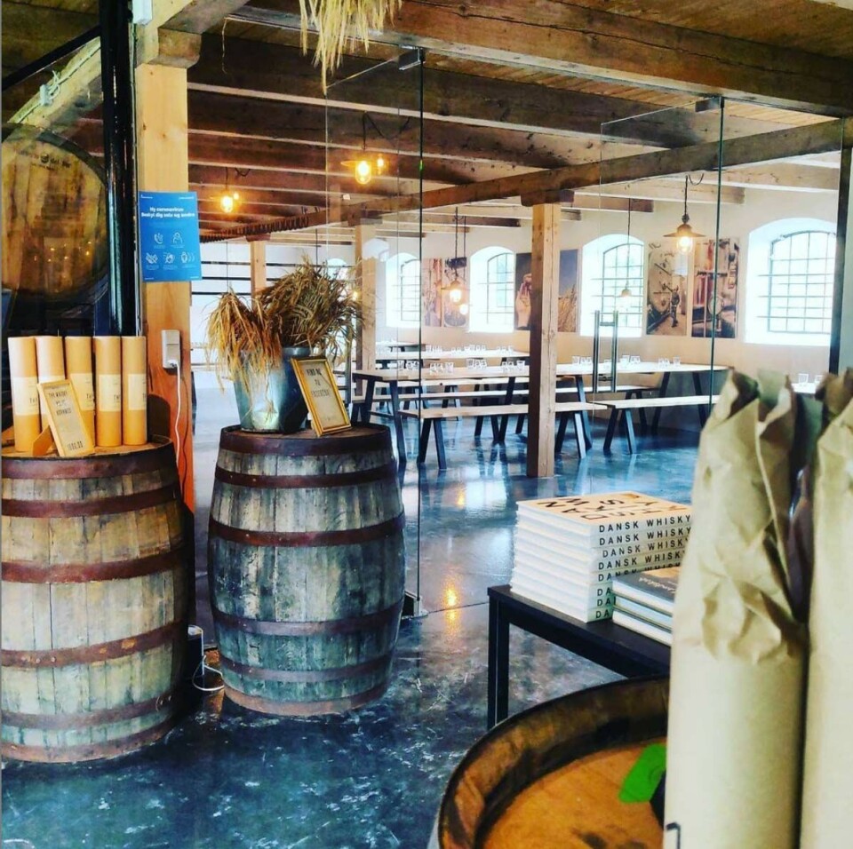 Smag på whisky og køb kød og mel med hjem fra slægtsgården Gyrup Gård i Thy.