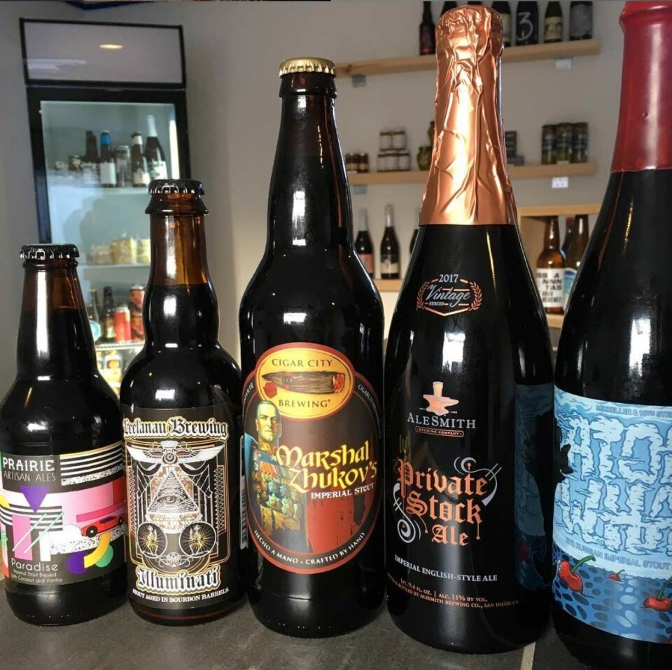 Haandpluk i Klitmøller er et uhøjtideligt garageprojekt med øl, kaffe, vin og delikatesser i lange baner.