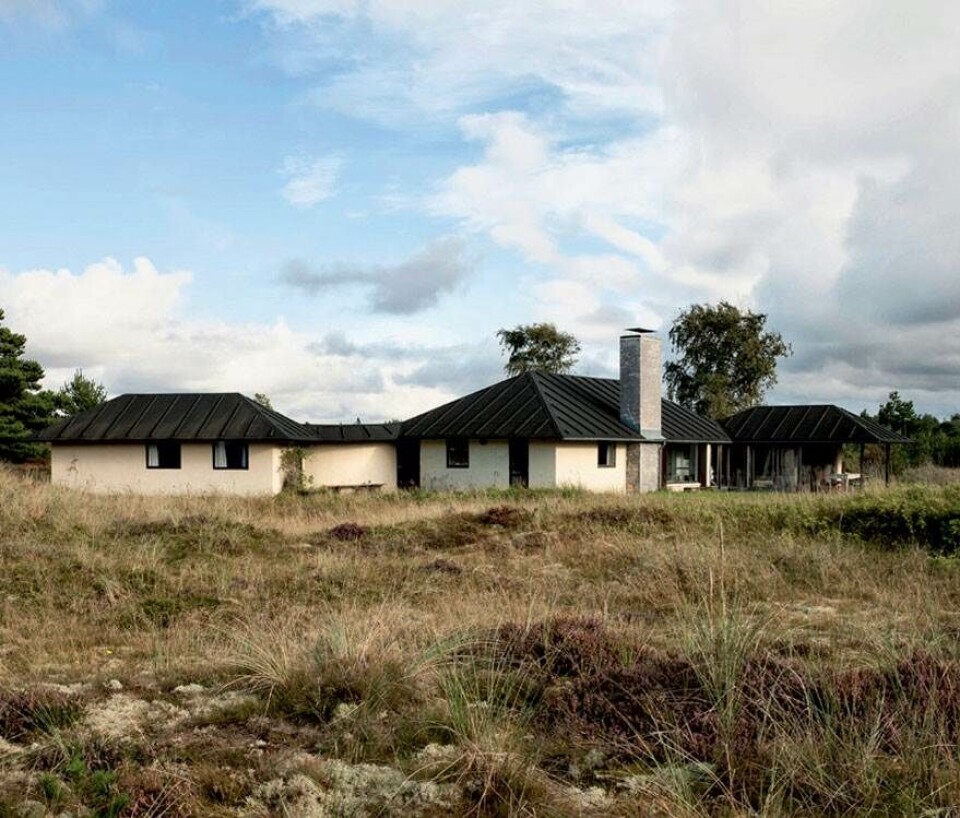 Nyd det stemningsfulde sommerhus ved Vesterhavet fyldt med sommerminder og smukke møbler