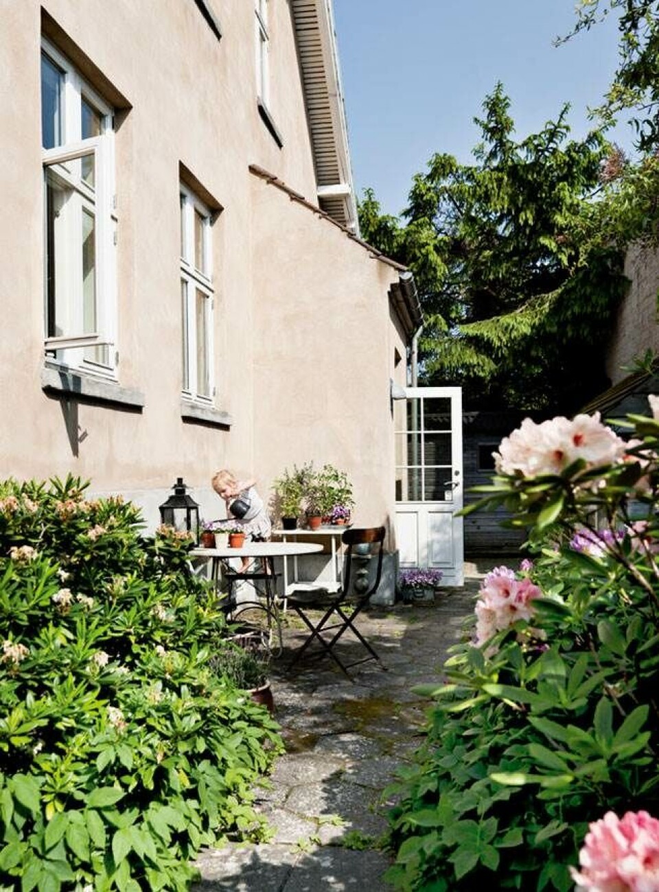 Villa i det grønne: Design & vintage i harmoni