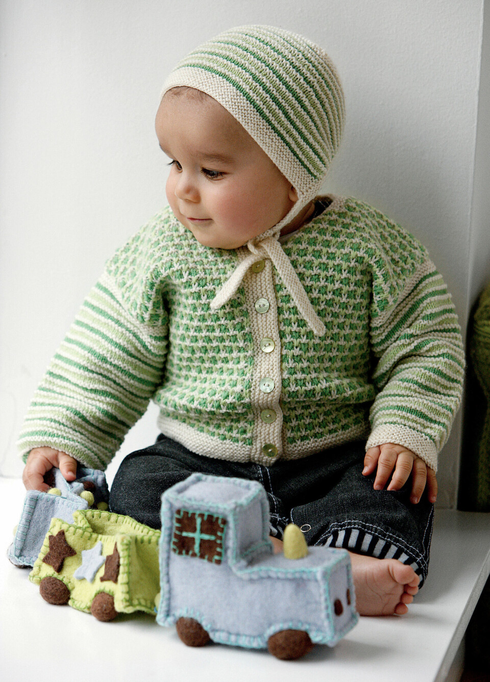 Babytrøje med vævemønster og kyse