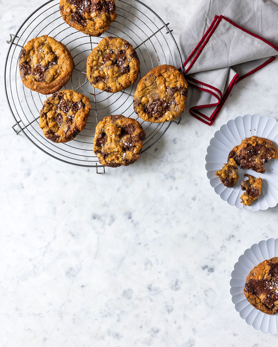 Lækre havregrynscookies med brunet smør og valnødder