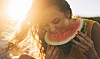 Kokosmælk, vandmelon + 5 andre tips til at køle af i sommervarmen