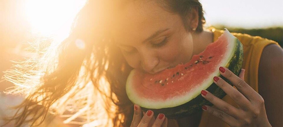 Kokosmælk, vandmelon + 5 andre tips til at køle af i sommervarmen