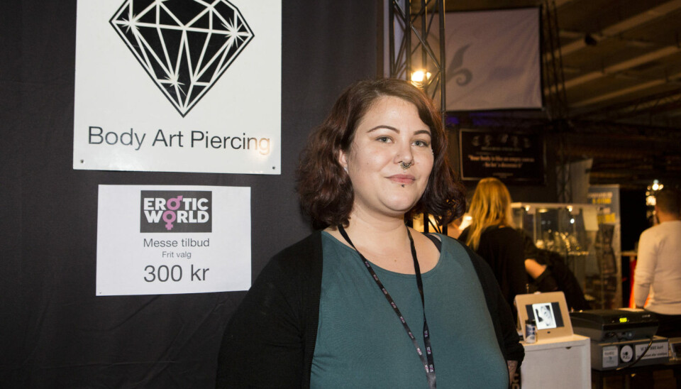 Hannah i 2018, hvor hun har sin egen piercing-butik 'Bellmod Piercing' (Foto: Malene Porup)