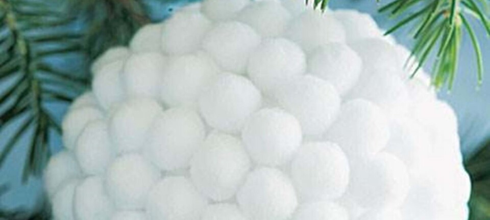 Sød julekugle med fine snebolde