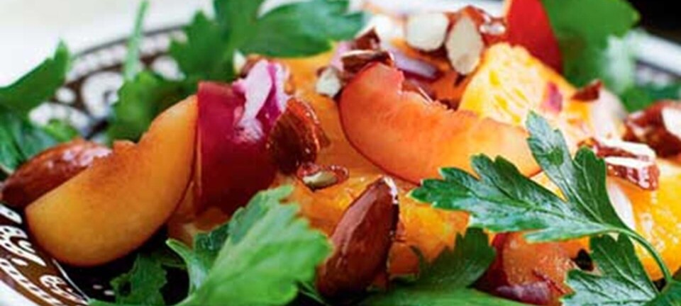Salat med blommer og chilimandler