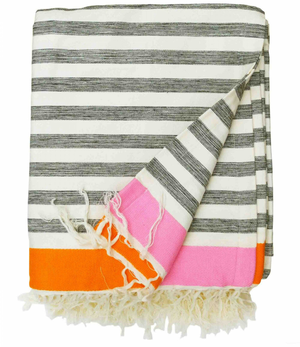 Kæmpestort vævet sengetæppe fra kira-cph.dk