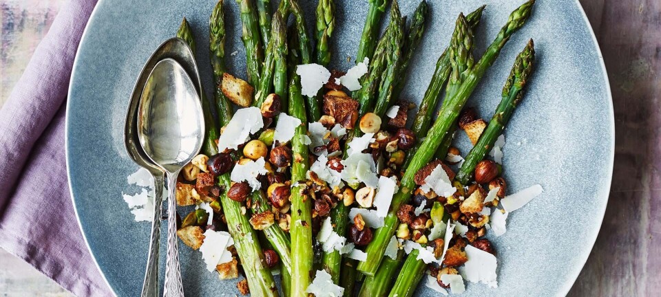 Asparges med crumble