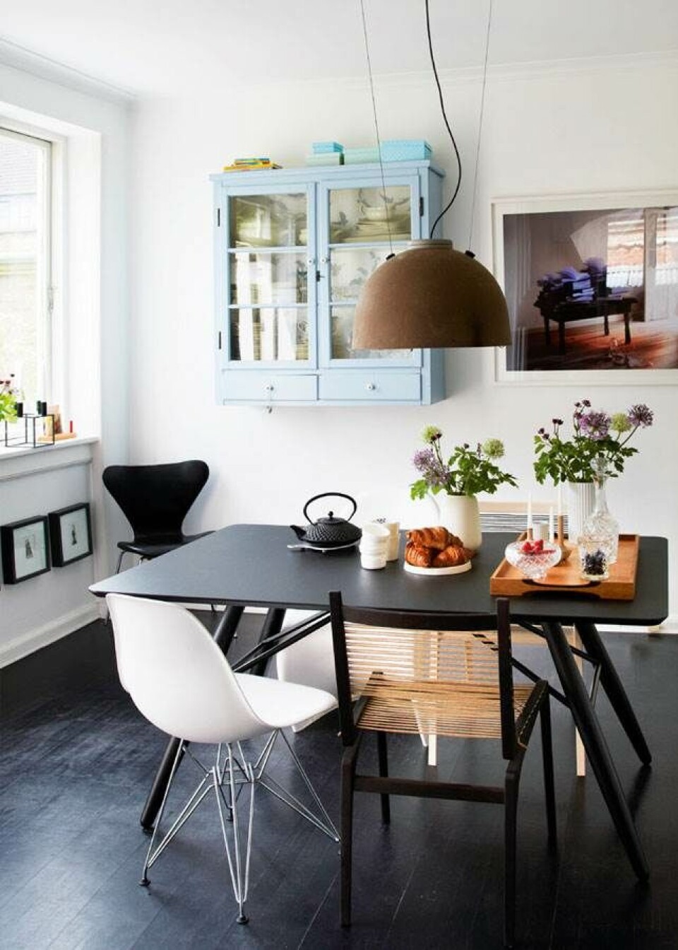 Hus med kontraster: Designerens personlige legeplads