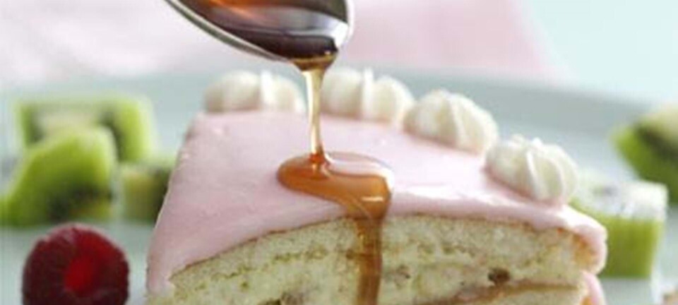 Lagkage med hindbærsirup