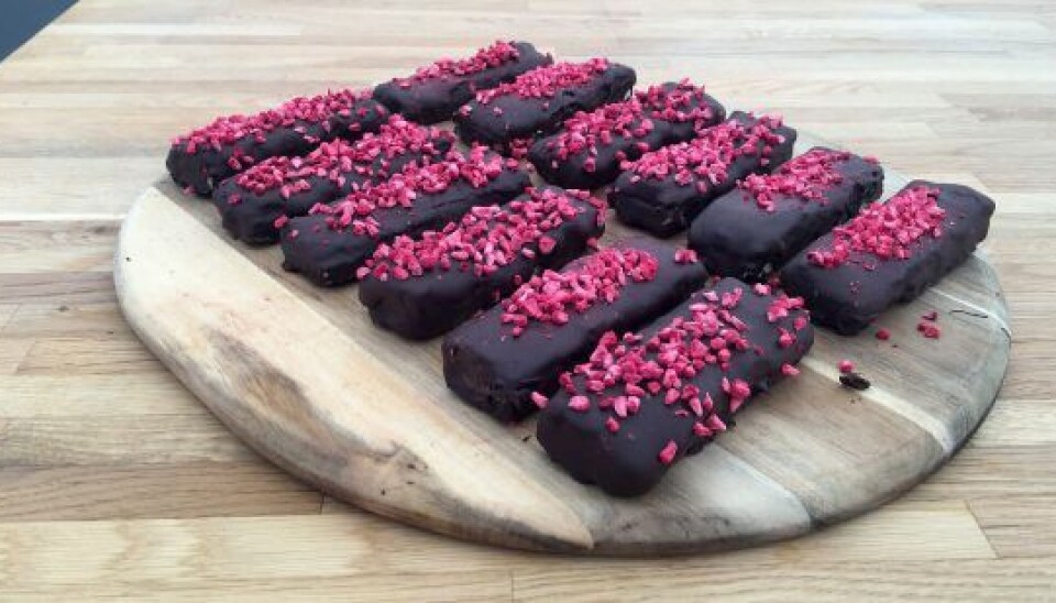 Kristoffers chokoladebarer fungerede ikke helt - dog fik han ros for de tørrede hindbær, som toppede baren (Foto: DR).