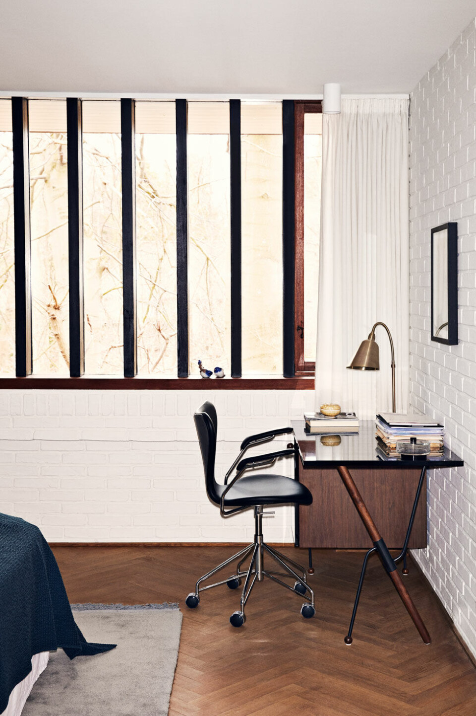 Hjemmekontoret rummer stol af Hans J. Wegner