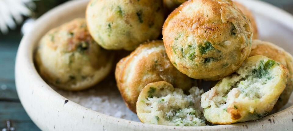 Salte æbleskiver med røget skinke og grønkål