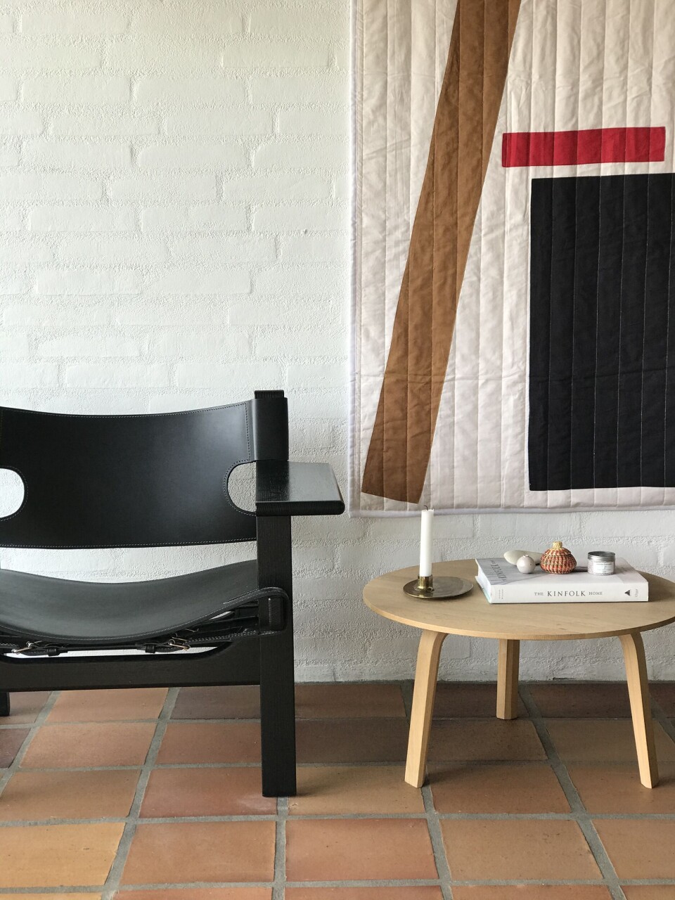 JOU Sheetal vægtæppe sammen med Børge Mogensens spanske stol.