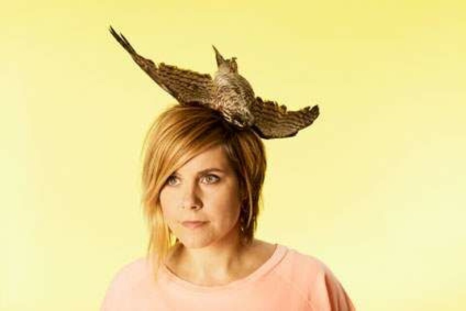 Marie Frank og Alouise optræder ved for damernes Støt Brysterne løbet 2011