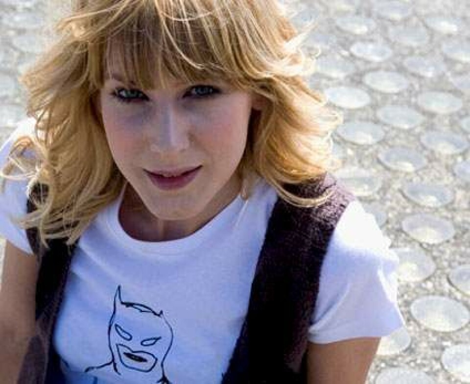 Marie Frank og Alouise optræder ved for damernes Støt Brysterne løbet 2011