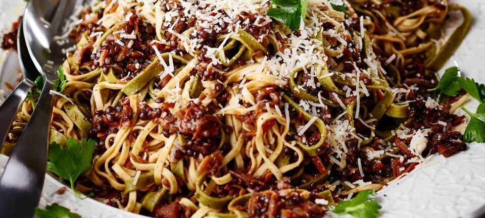 Vegansk bolognese med sorte linser