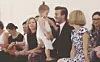 Lille Harper Beckham charmer Anna Wintour i gulvet