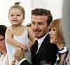 Lille Harper Beckham charmer Anna Wintour i gulvet