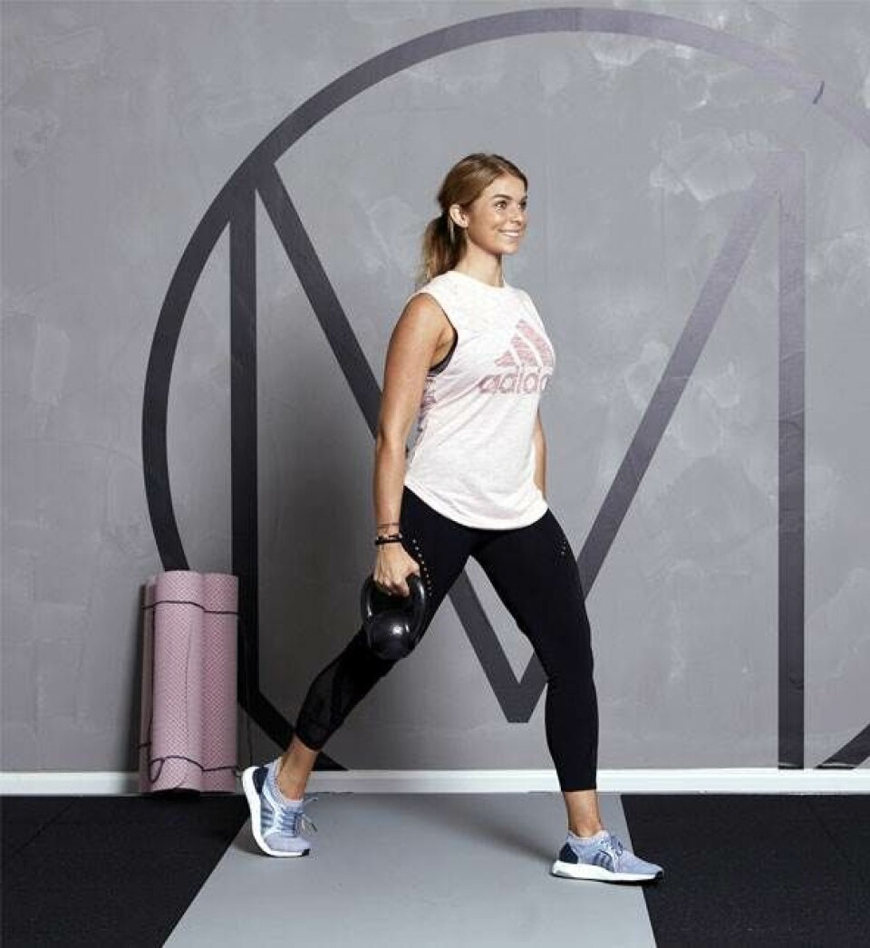 KB STANDING LUNGES