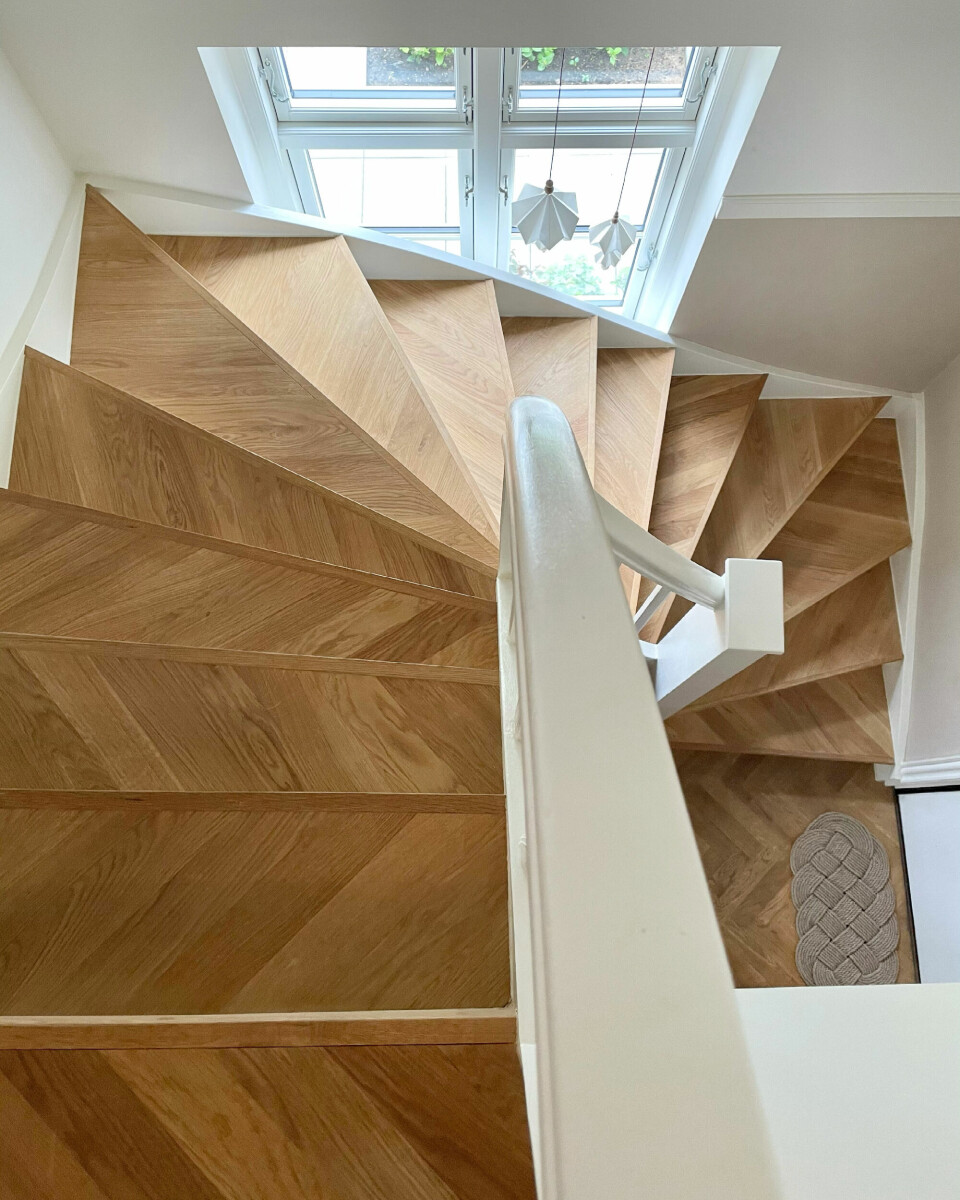 Trappen er den, der har taget længst tid at renovere, men resultatet er blevet fantastisk.