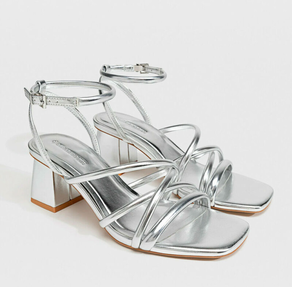 sandaler_soelv_stradivarius.jpg
