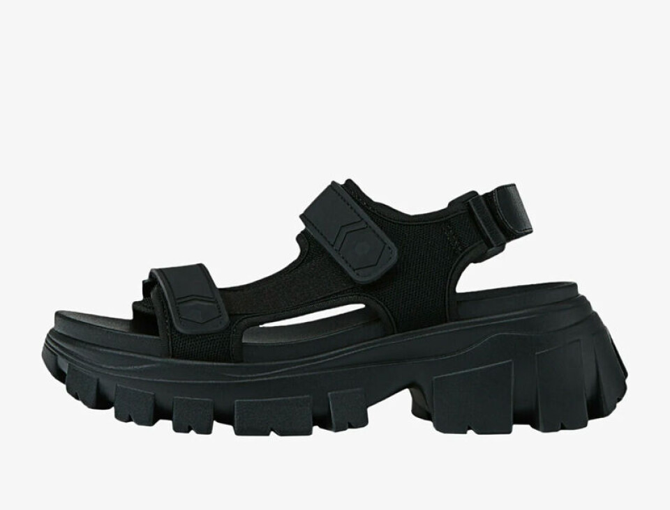 sandaler_stradivarius.jpg