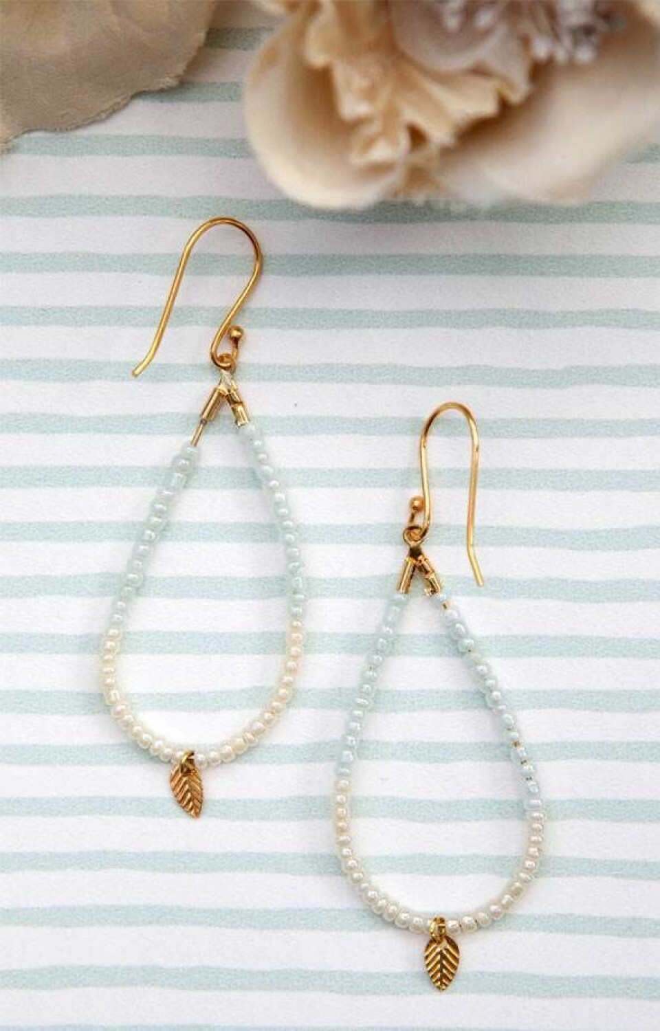 Dråbeformede øreringe med perler - smykker