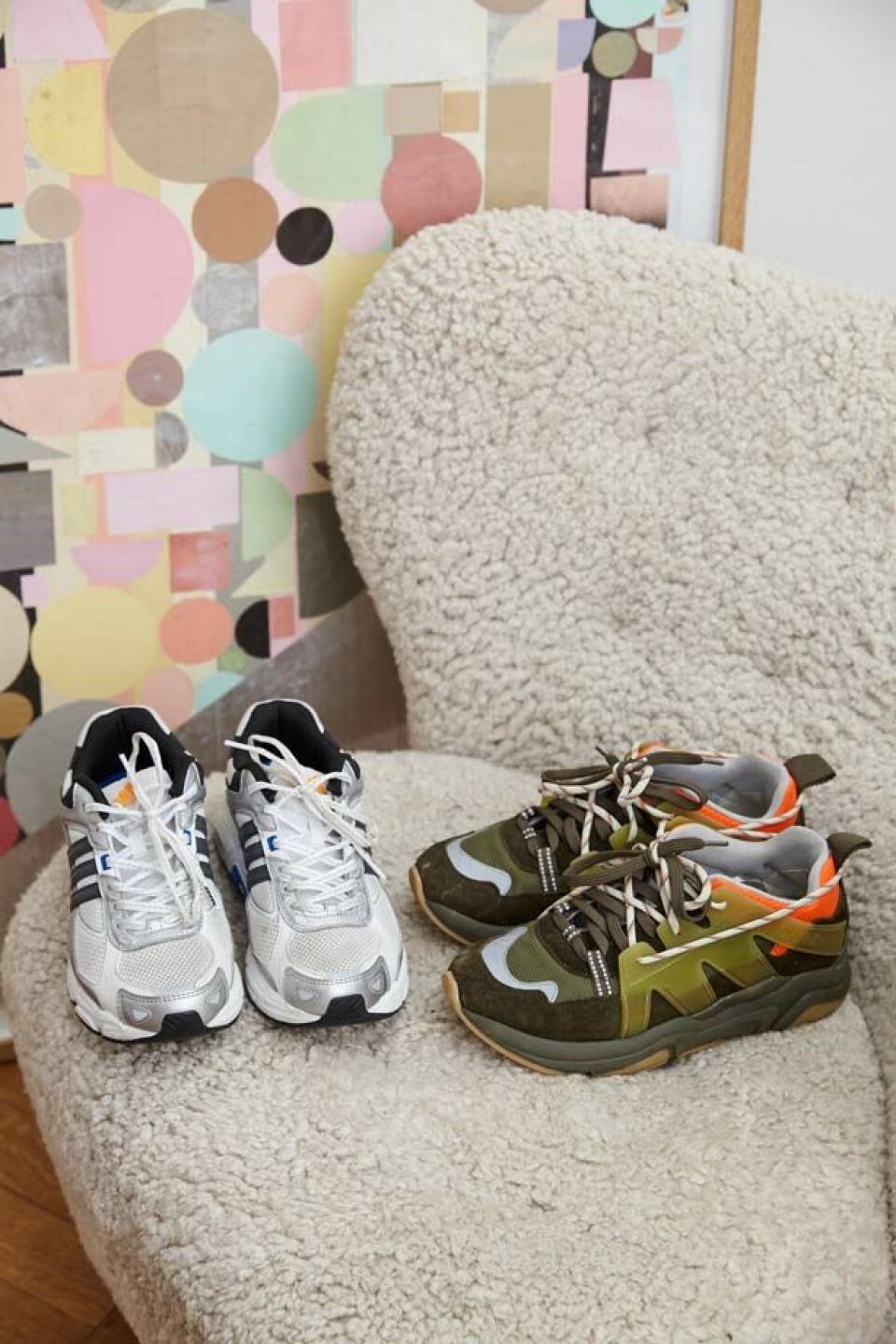 Kamilla er altid i sneakers både til hverdag og fest. Her er to af hendes yndlings fra Adidas og Ganni.