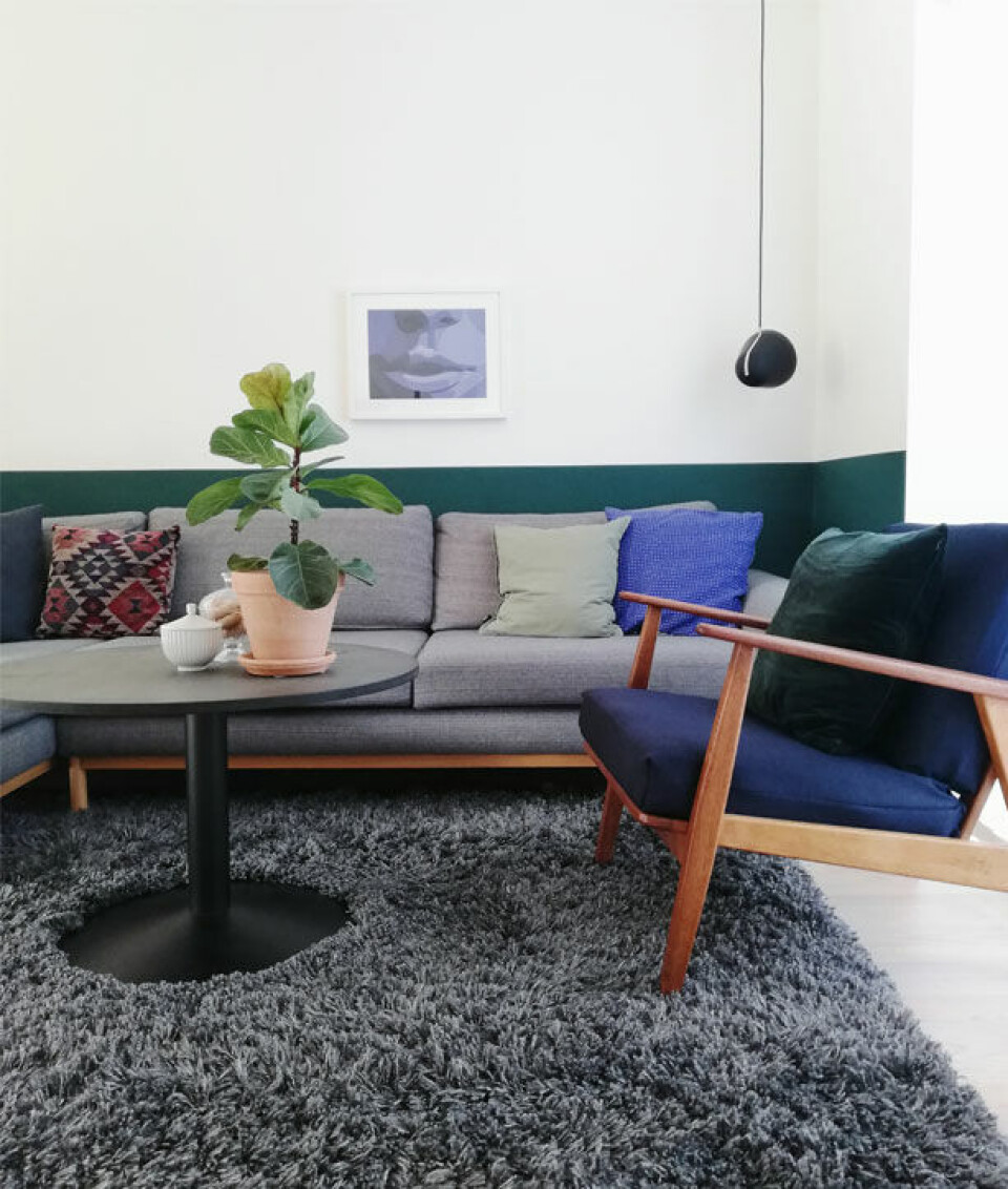Sofaen er fra Sofa Company, puder fra Compliments og Sødahl.