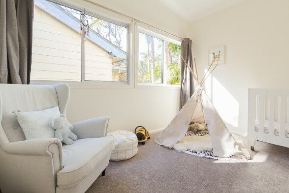 Lyst børneværelse med tipi, Avalon Beach, Sydney.
