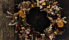 Nemt og billigt: Sådan laver du en smuk efterårskrans i gyldne farver