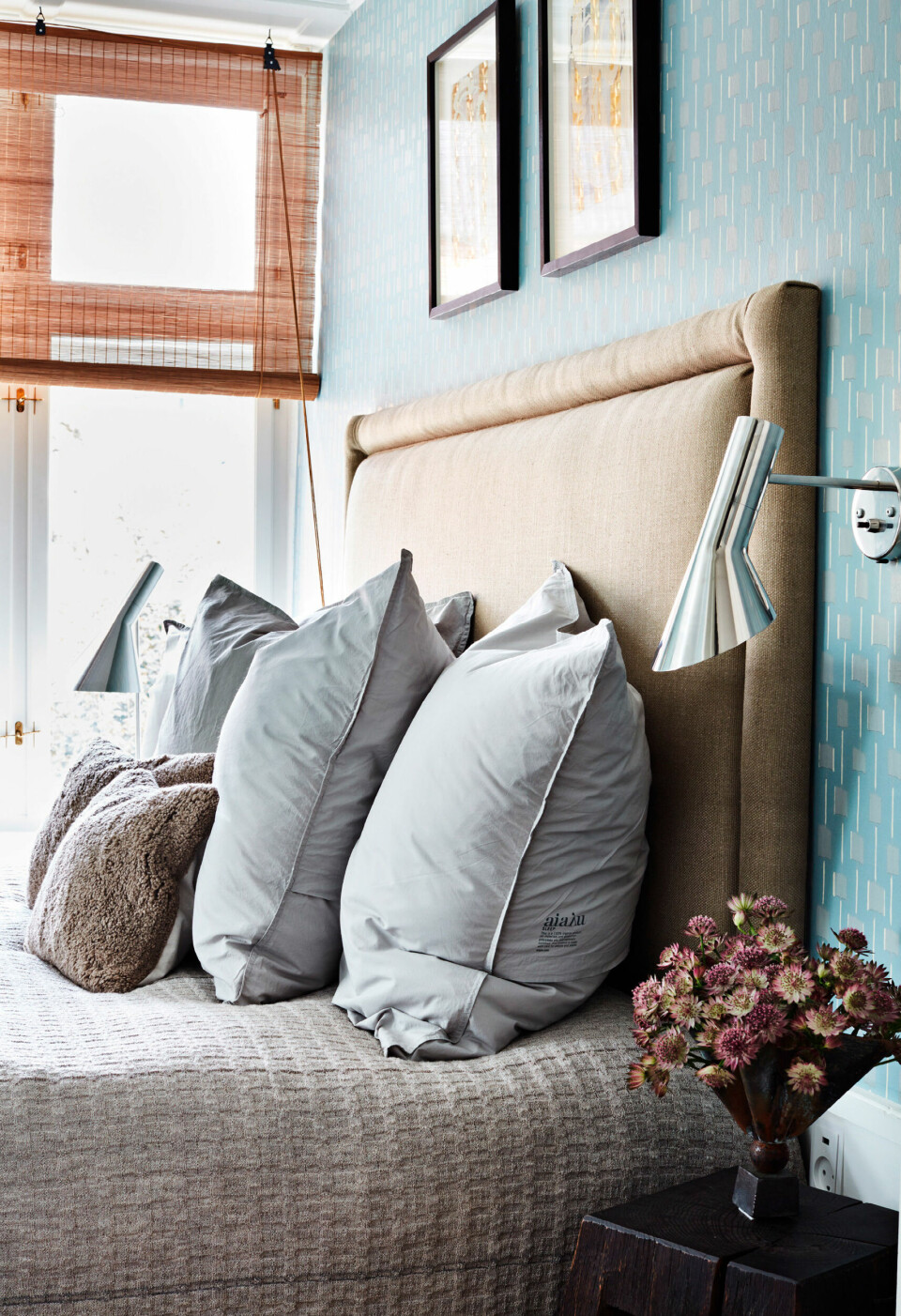 The Darling er indrettet af modeekspert Uffe Buchard og Jens Løkke fra det kreative bureau Darling Creative Studio, som mest er kendt for samarbejder med modebranchen. The Darling, Niels Hemmingsens Gade 1, 2. sal, 1153 København K, Thedarling.dk.