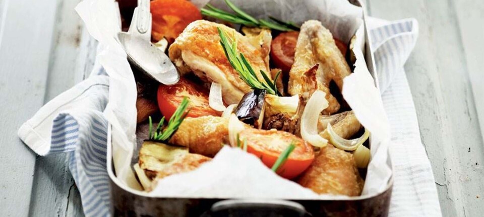 Nem mad i fad: Kylling med rosmarin, tomater og aubergine
