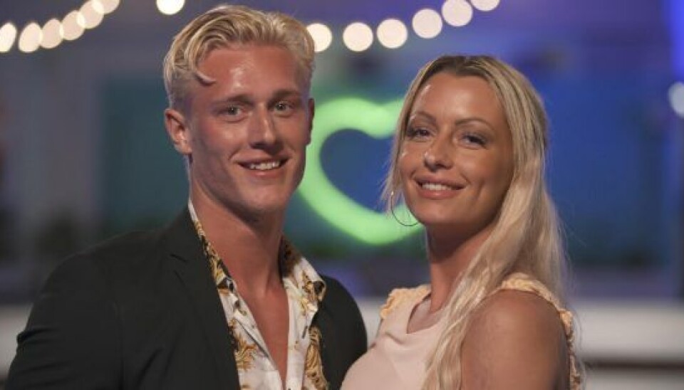 Julie og Oliver fandt kærligheden i programmen 'Love Island', men da de kom hjem holdte forholdet ikke. I dag har Julie en anden kæreste, hvis navn stadig ikke er offentligt (Foto: TV3)