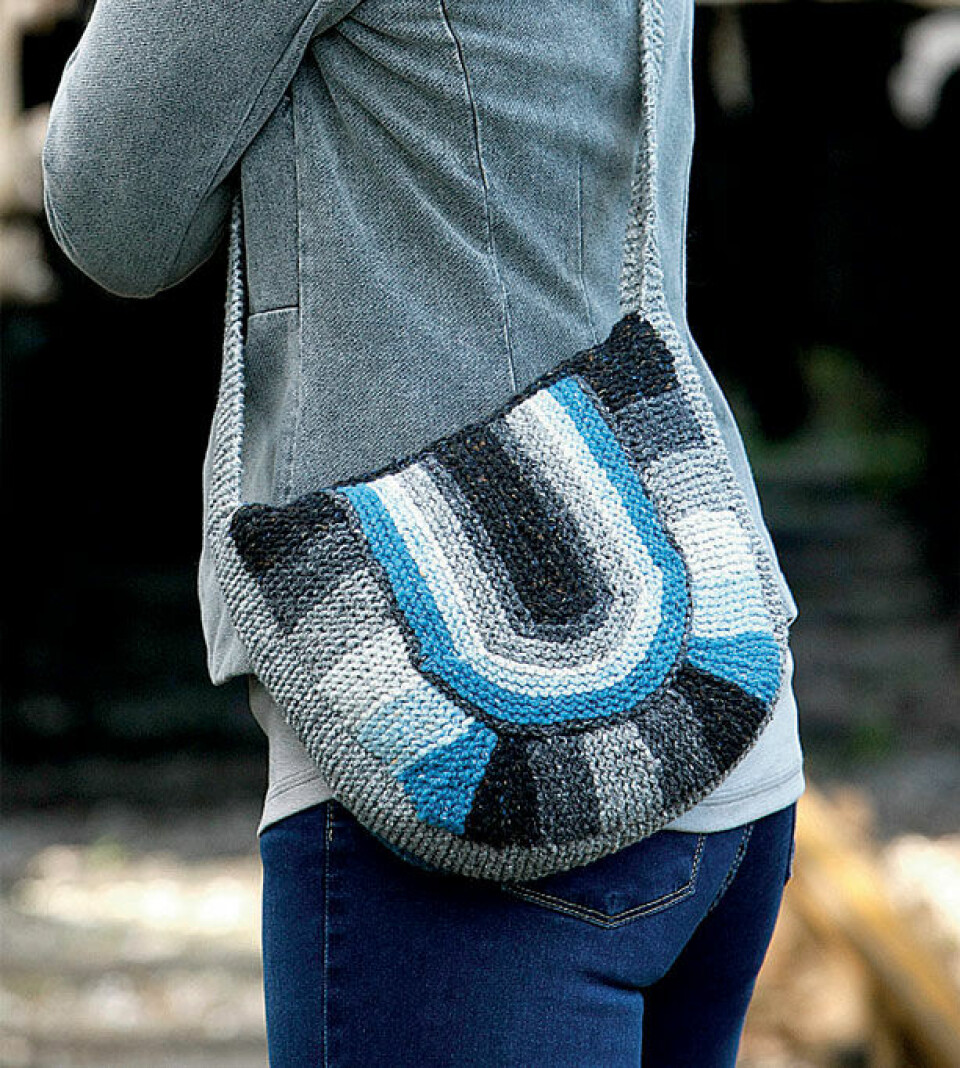 Retstrikket taske i patchwork-stil