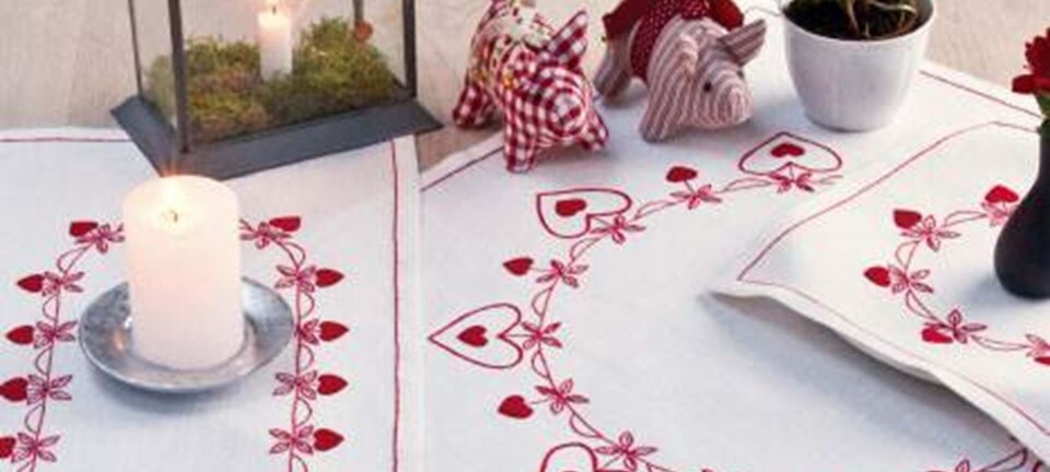 Julebroderi: Serviet med fladsyning og kontursting