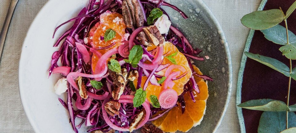 Perfekt til jul: Appelsinsalat med feta og lynsyltede løg