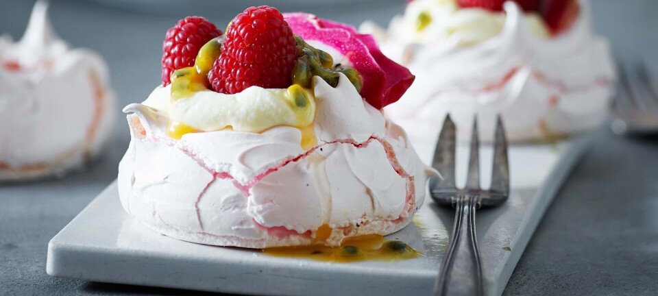 Fineste sommerdessert: Mini pavlova med hindbær & passionsfrugt