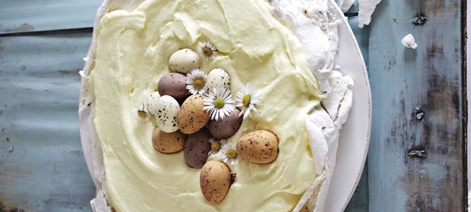 Pavlova med citronfromage og påskeæg