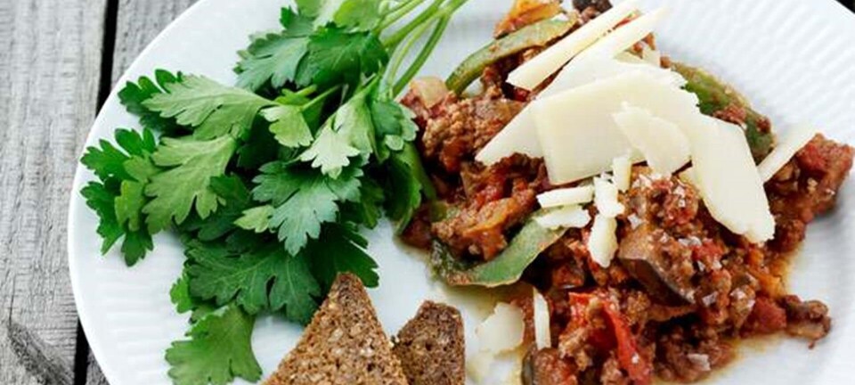 Gryderet med oksekød og aubergine