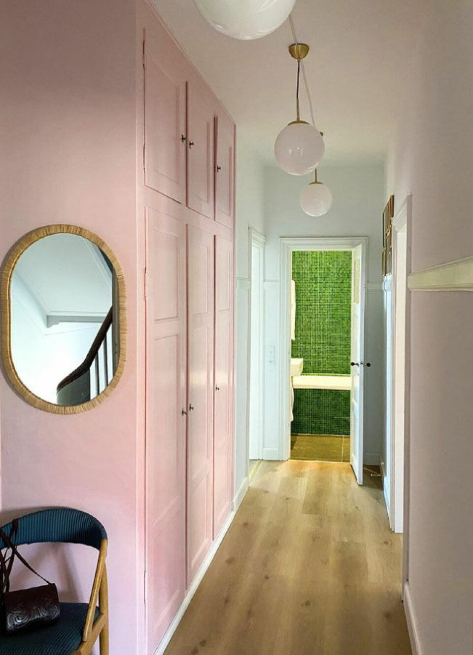 Susanne kalder den lyserøde farve HubbaBubba-CandyPink, men Bauhaus kalder den B3 A8.07.78.