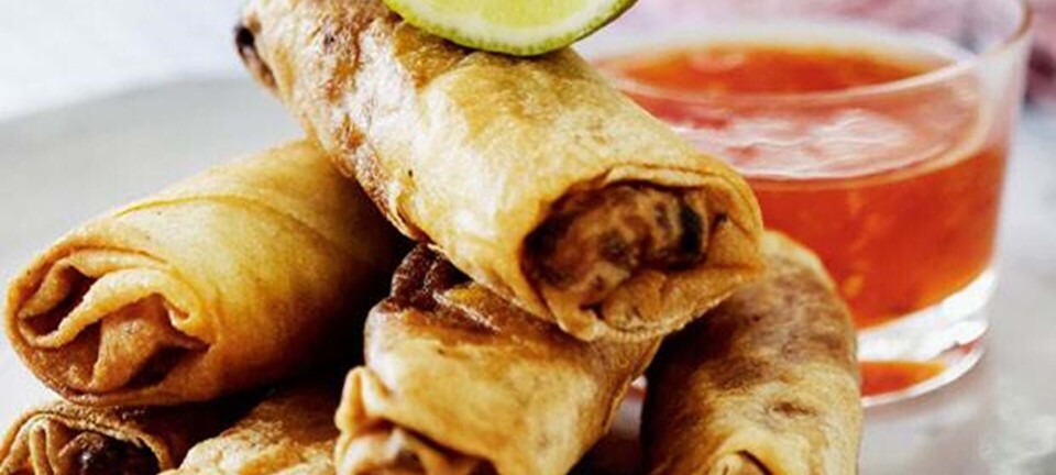 Thaiforårsruller med sød chilisauce