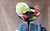 Grøn te-iscreme med frugt