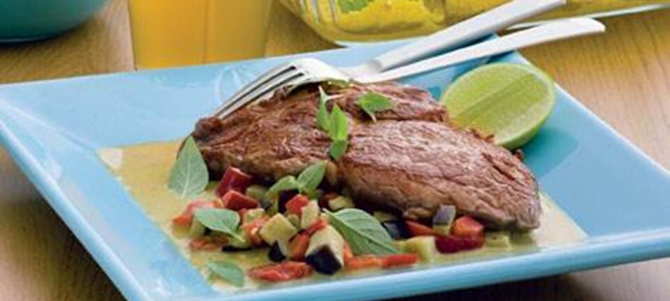 Asiatisk bøf med grøn karry og ris