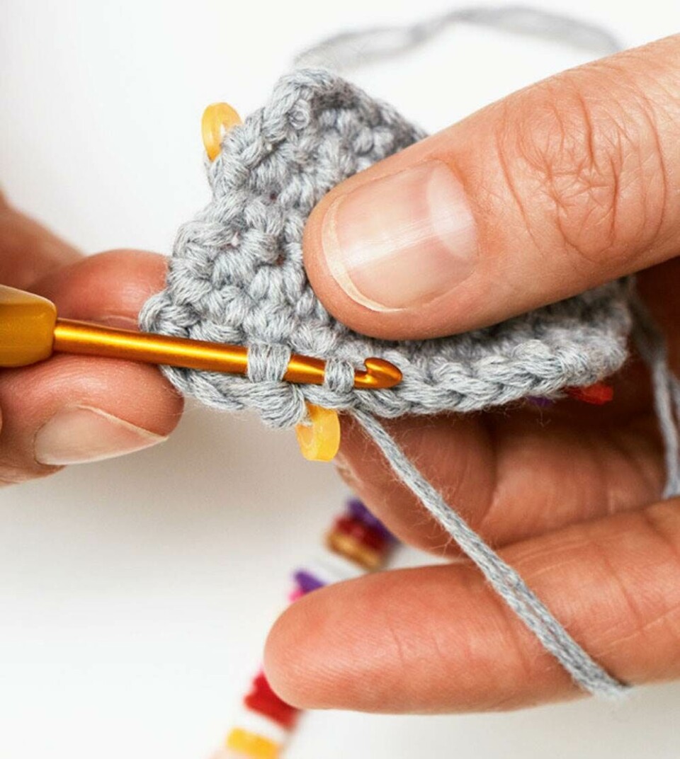 Sådan hækles en fm med perle