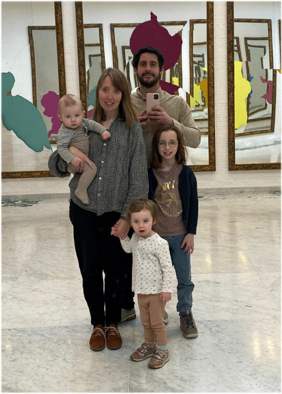Anne og Todd med børnene Lily, Nora og Arthur.