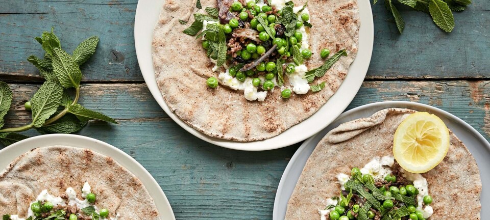 Fladbrød med ærter, lam og fetacreme